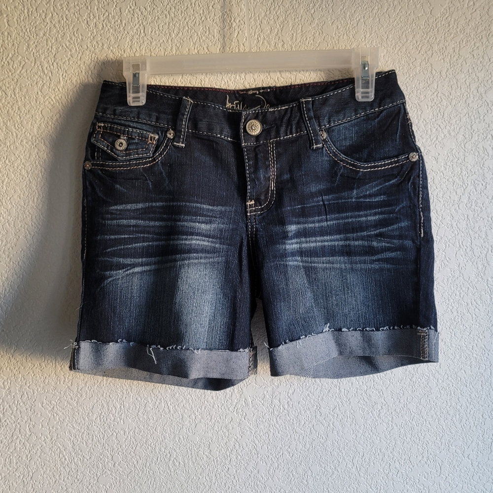 ARIYA Jeans Cuffed Denim Shorts Women’s Size 5/6 short blue wash Frey under fold